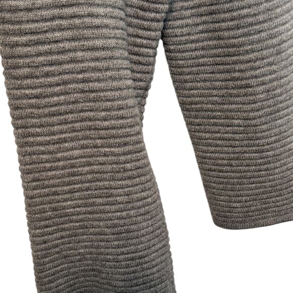 H&M Basic Textured Mock Turtleneck Sweater - Picture 4 of 9